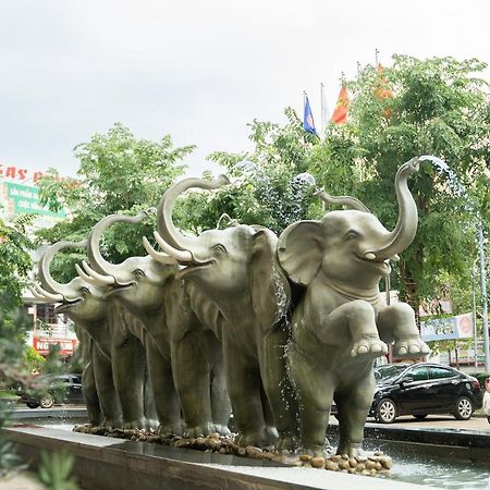 Elephants Hotel Буонметхуот Экстерьер фото