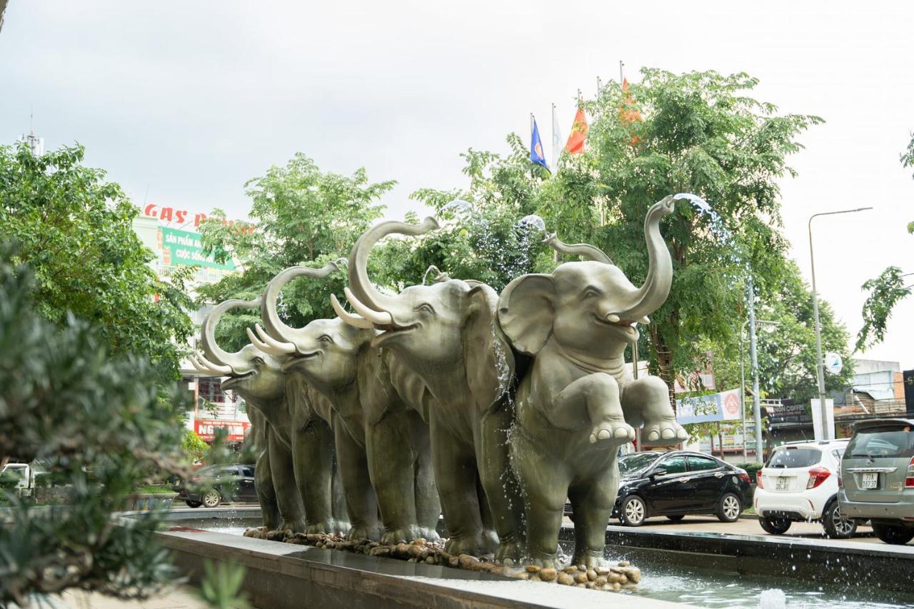 Elephants Hotel Буонметхуот Экстерьер фото