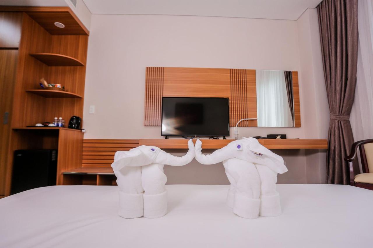 Elephants Hotel Буонметхуот Экстерьер фото